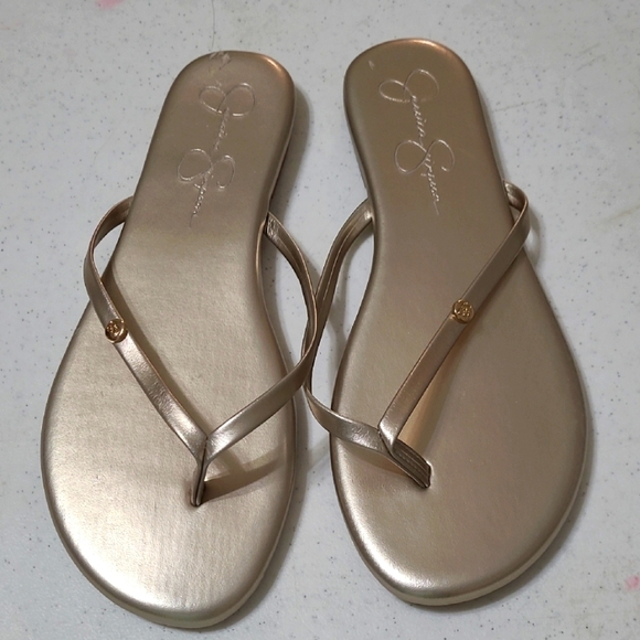Jessica Simpson Airen Gold Metallic Sandals Thong Style, size 9 - Picture 1 of 8